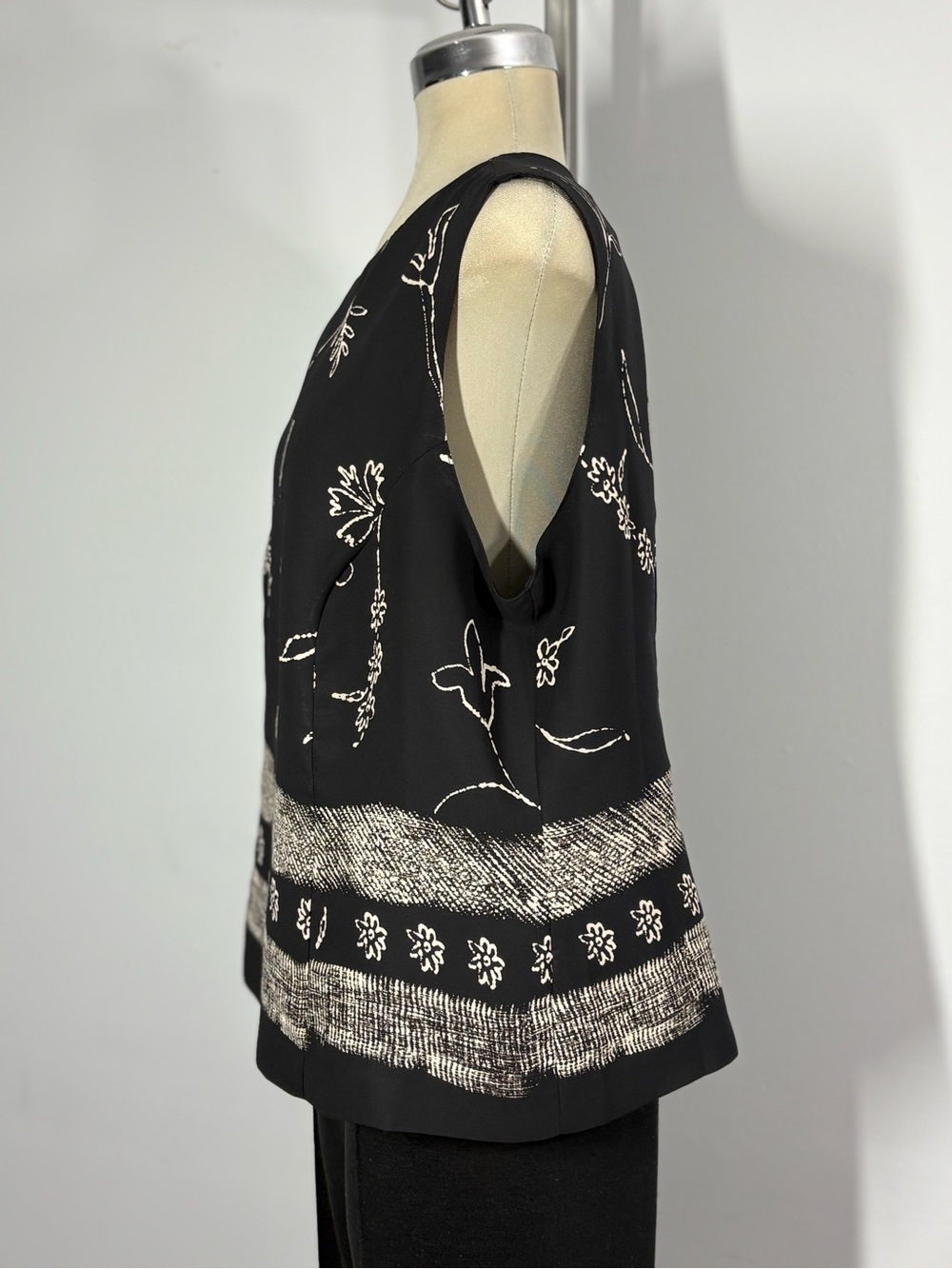 Black Floral-Print Sleeveless Tank Top